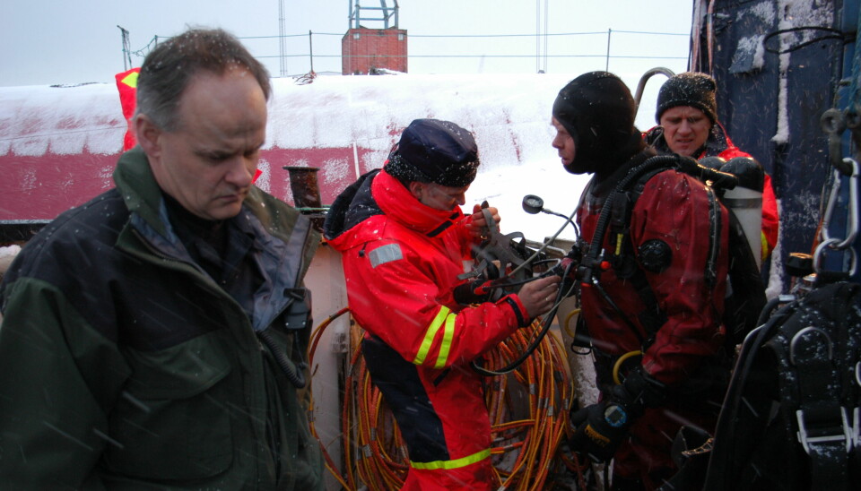 I 2004 grunnstøtte MS Rocknes utenfor Bergen, og 18 mennesker omkom. Tre personer ble reddet ut i live. Leif Linde var en av dem som deltok i redningsarbeidet fra Bergen brannvesen.