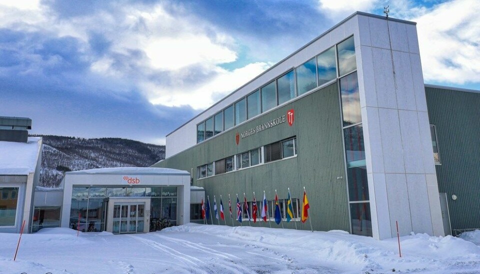 Brann- og redningsskolen etableres i Tjeldsund i Troms og Finnmark og skal etter planen ta imot sine første studenter i 2024.