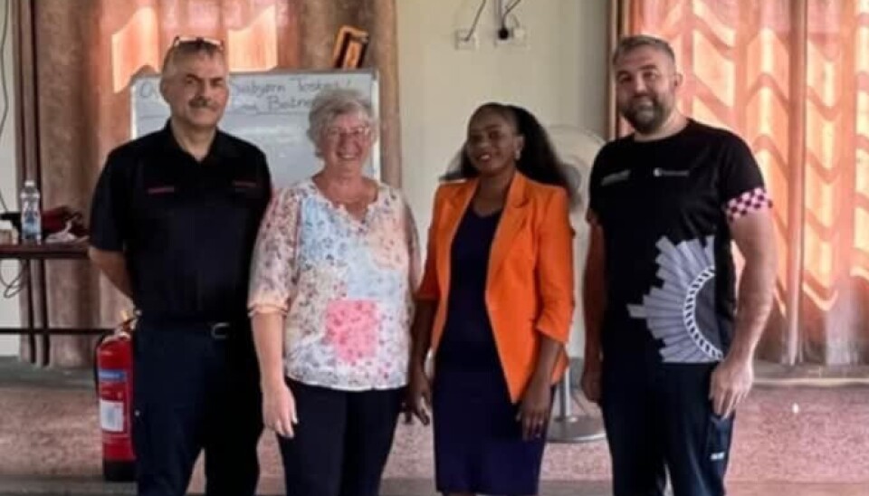 Botnen og Toskedal sammen med styreleder Marit (nr to fra venstre) og rektor Brenda. Foto: Privat